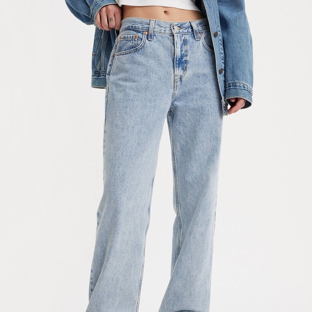 Levis Low Pro Straight Jean - size 27, light wash perfect condition